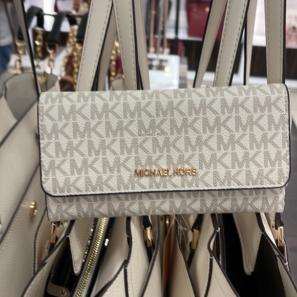 MICHAEL KORS JET SET TRV LARGE TRIFOLD VANILLA - Picture 3 of 16